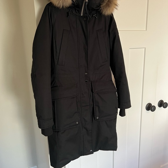 Womens Woolrich Yetna long parka with removable fur, only worn a few times - Picture 3 of 10